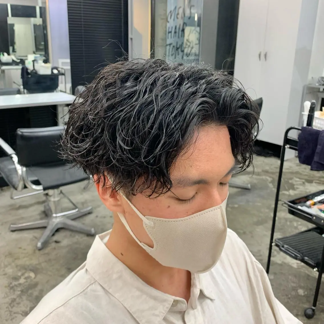 ショート パーマ メンズ センターパート 波巻きパーマ カット パーマ メンズ特化美容師/ 藤戸 椋のヘアスタイル