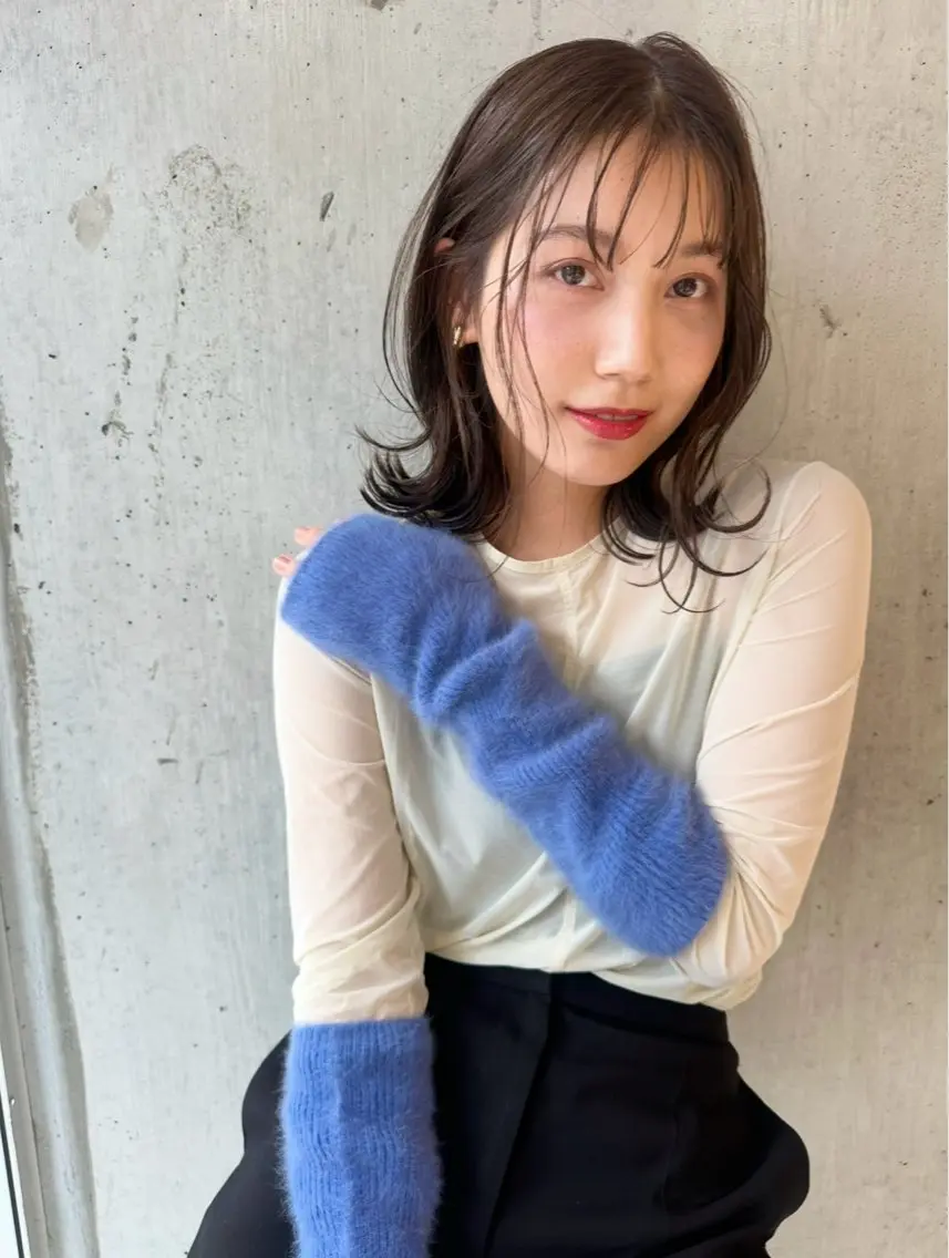 ミディアム カラー ベージュカラー 透明感カラー 顔周りカット 似合わせカット 外ハネヘア 園田あずさ/髪質改善 /透明感カラーのヘアスタイル