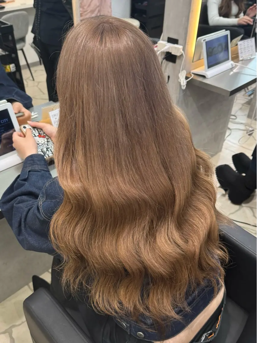 ロング カラー ベージュカラー ブリーチ ミルクティーベージュ カット ヘアカラー ベージュ/エクステ /職人/KENTAのヘアスタイル