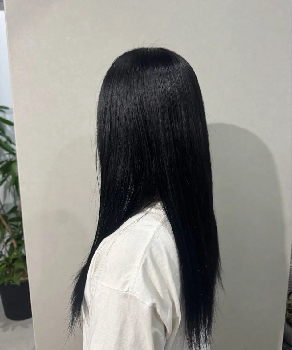 ロング カラー 黒髪 ブリーチ 渡邉 吏央のヘアスタイル