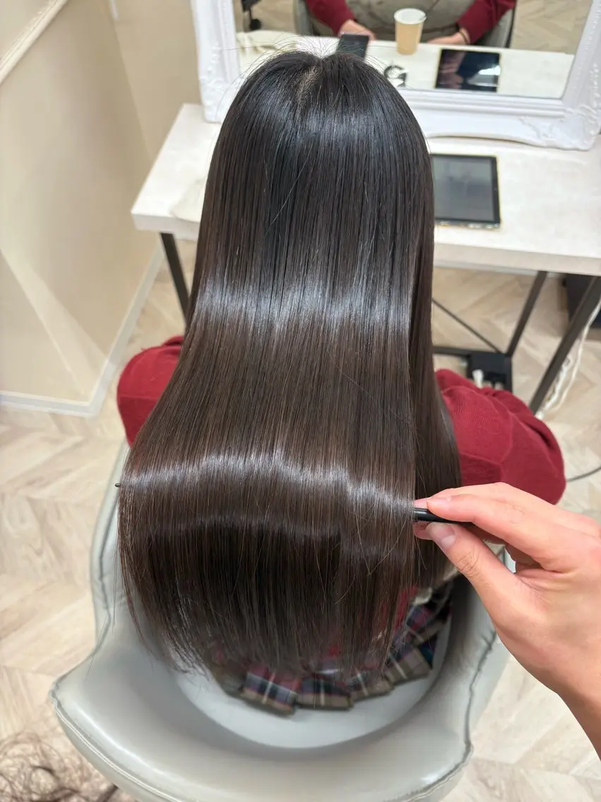 ロング カット 縮毛矯正 トリートメント 広がり抑える縮毛矯正 /髪質改善/issaのヘアスタイル