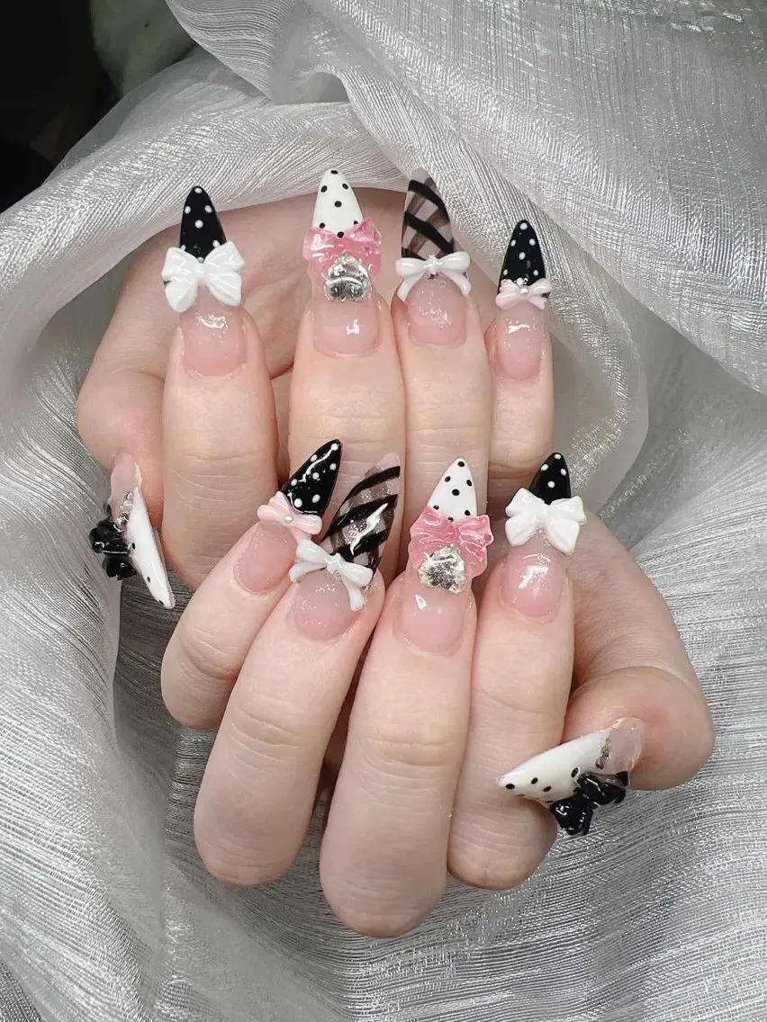 ネイル 長さ出し グラデーション 卒業式 キラキラネイル マグネットネイル ハンドネイル Lee Nailsのネイルデザイン