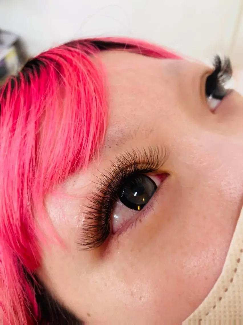 マツエク・マツパ ボリュームラッシュ Lily kUMIのマツエク・マツパデザイン