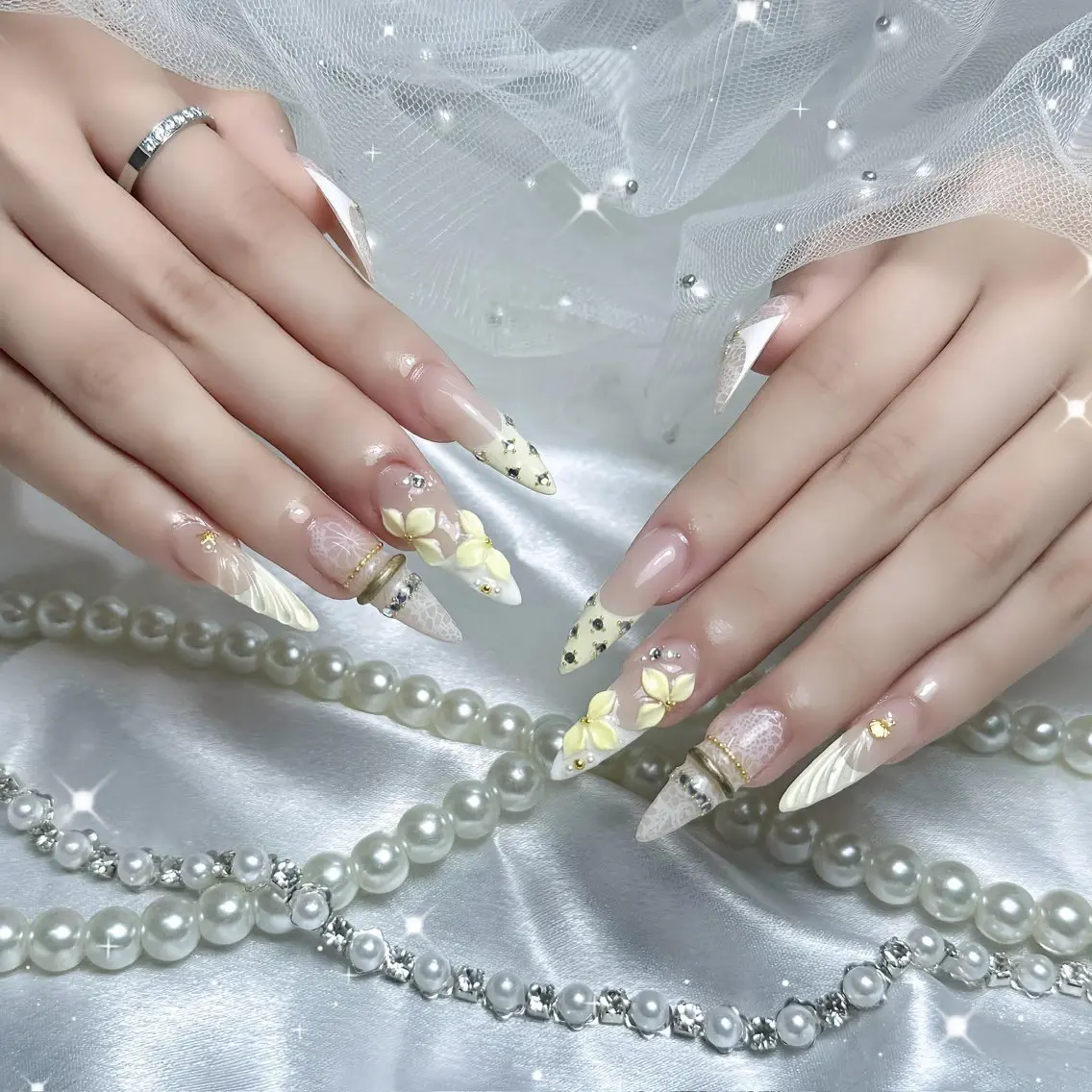 ネイル フラッシュネイル フレンチネイル ガラスフレンチ キラキラネイル ロングネイル ハンドネイル Nova Nailのネイルデザイン
