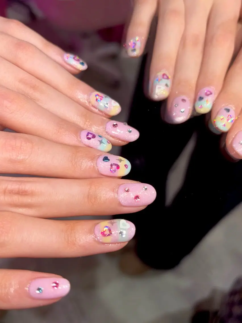 ネイル ボーダー ラメ(グリッター) ストーンネイル ハンドネイル PINS16✴︎ 原宿ネイリストumiのネイルデザイン