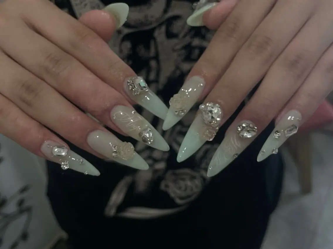 ネイル アートネイル オーロラネイル フレンチネイル ジェルネイル グラデーション ハンドネイル Sora  Nail 長さ出し専門店のネイルデザイン