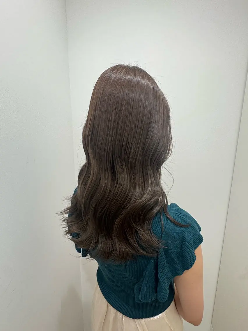 ロング カラー アッシュ アッシュグレー アッシュグレージュ 透明感カラー グレージュ ヘアカラー 尾崎 ひなののヘアスタイル