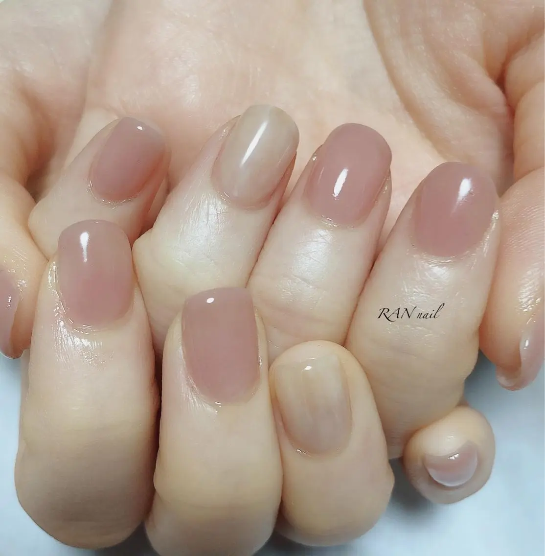 ネイル 卒業式 ニュアンスネイル オフィスネイル ショートネイル シンプルネイル ハンドネイル フットネイル RAN nailのネイルデザイン