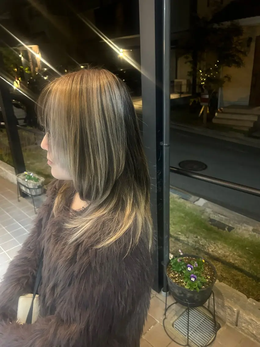 セミロング 城山 歩のヘアスタイル