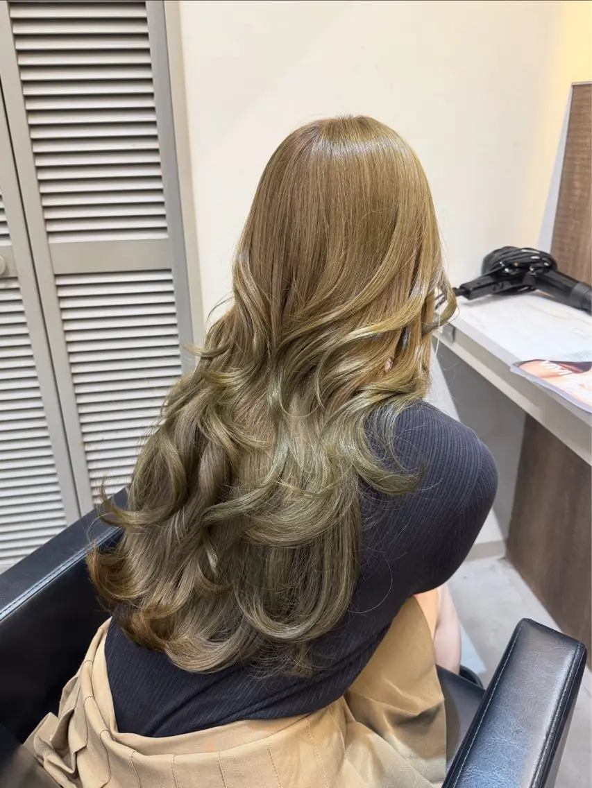 ロング カラー ヘアカラー 韓国ヘア🇰🇷 YUKINAのヘアスタイル