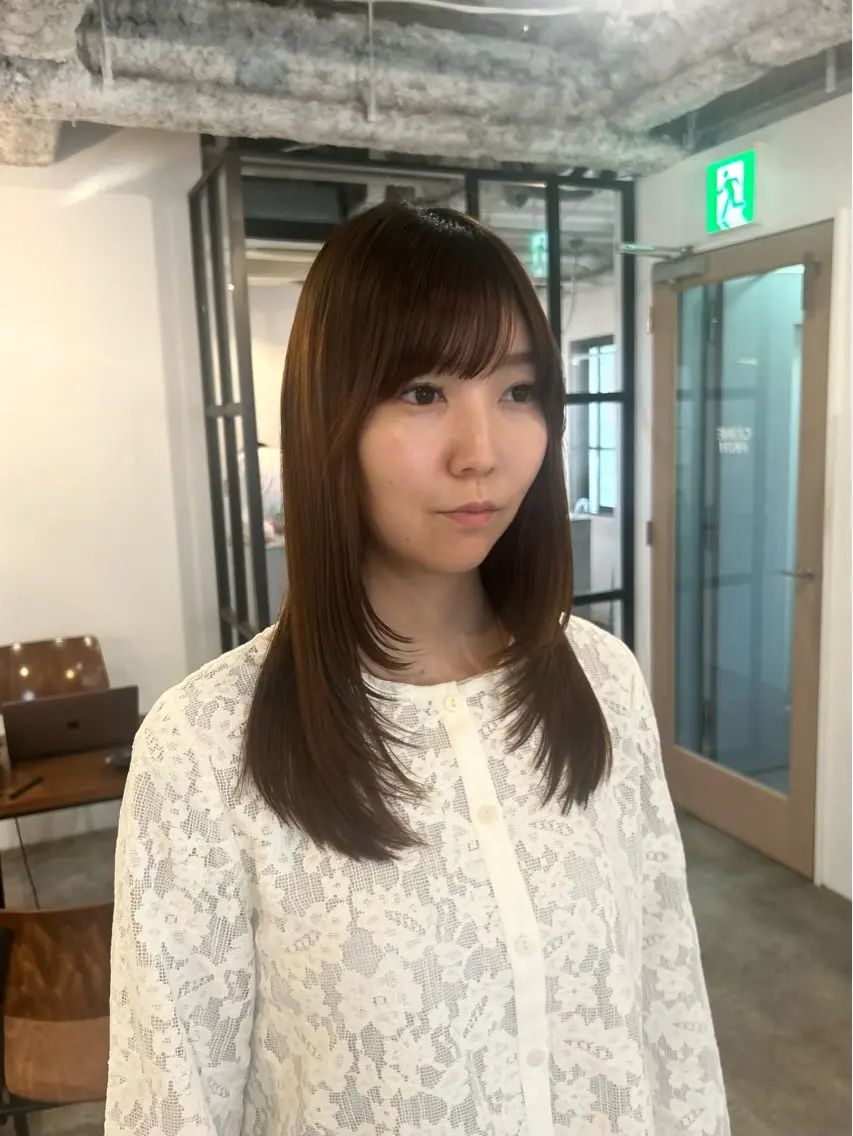 ミディアム レイヤーカット 縮毛矯正 chico .のヘアスタイル