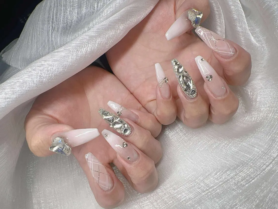 ネイル 長さ出し グラデーション 卒業式 キラキラネイル マグネットネイル ハンドネイル Lee Nailsのネイルデザイン