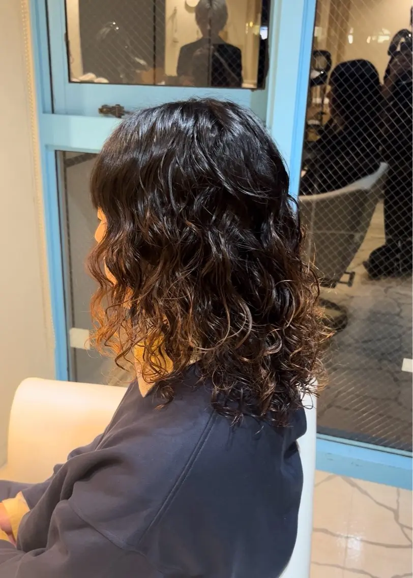 ミディアム パーマ メンズ ミディアムパーマ メンズパーマ カット パーマ 山口 陸のヘアスタイル