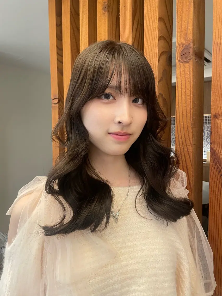 ミディアム カラー ベージュカラー オリーブベージュ ヘアカラー トリートメント リカ/ハイトーン ・オリーブ🍀のヘアスタイル