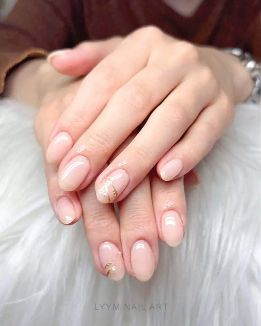 ネイル ゴールド 韓国ネイル オフィスネイル ハンドネイル LYYM Salonのネイルデザイン