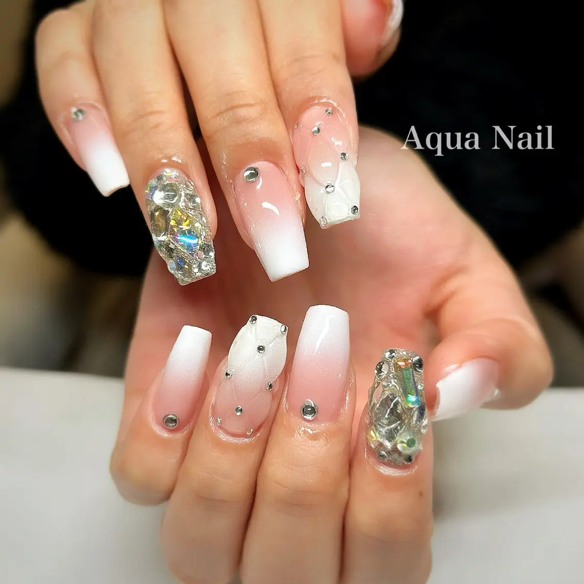 ネイル ゴージャス グラデーション キラキラネイル 韓国ネイル スカルプネイル ハンドネイル AQUA NAILのネイルデザイン