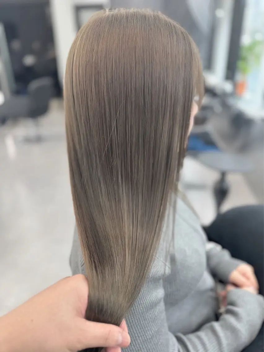 ロング カット ヘアカラー 東 奎吾のヘアスタイル