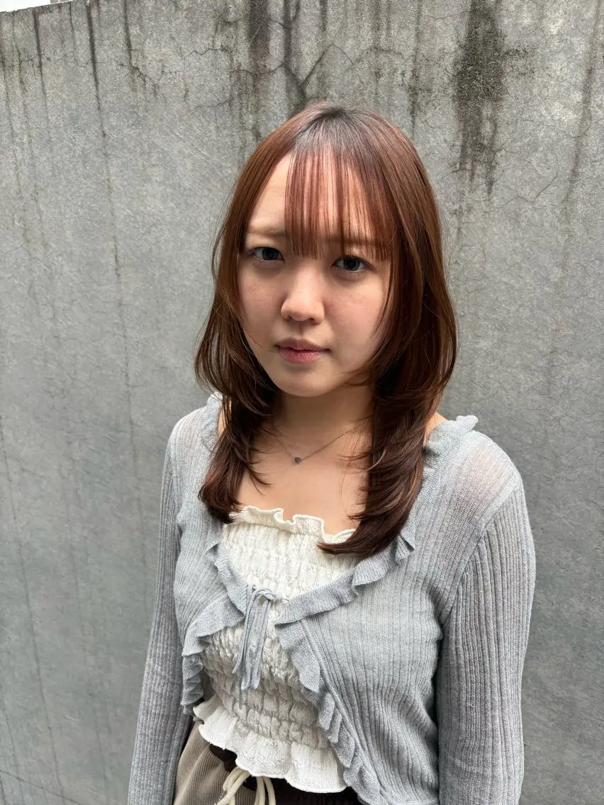 ミディアム ハッシュカット レイヤーカット リカ/ハイトーン ・オリーブ🍀のヘアスタイル