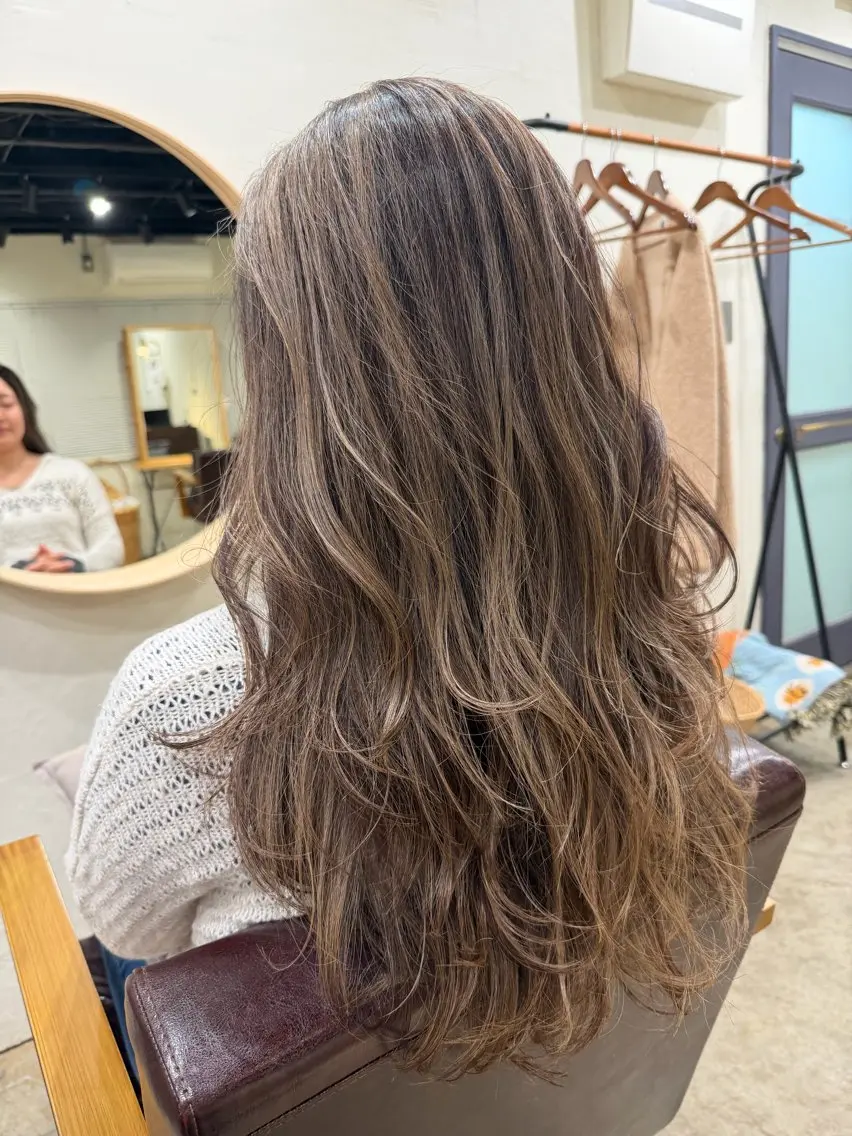 ロング カラー アッシュ ブリーチ ケアブリーチ 透明感カラー デザインカラー ヘアカラー トリートメント THE CORNER / NOZOMIのヘアスタイル