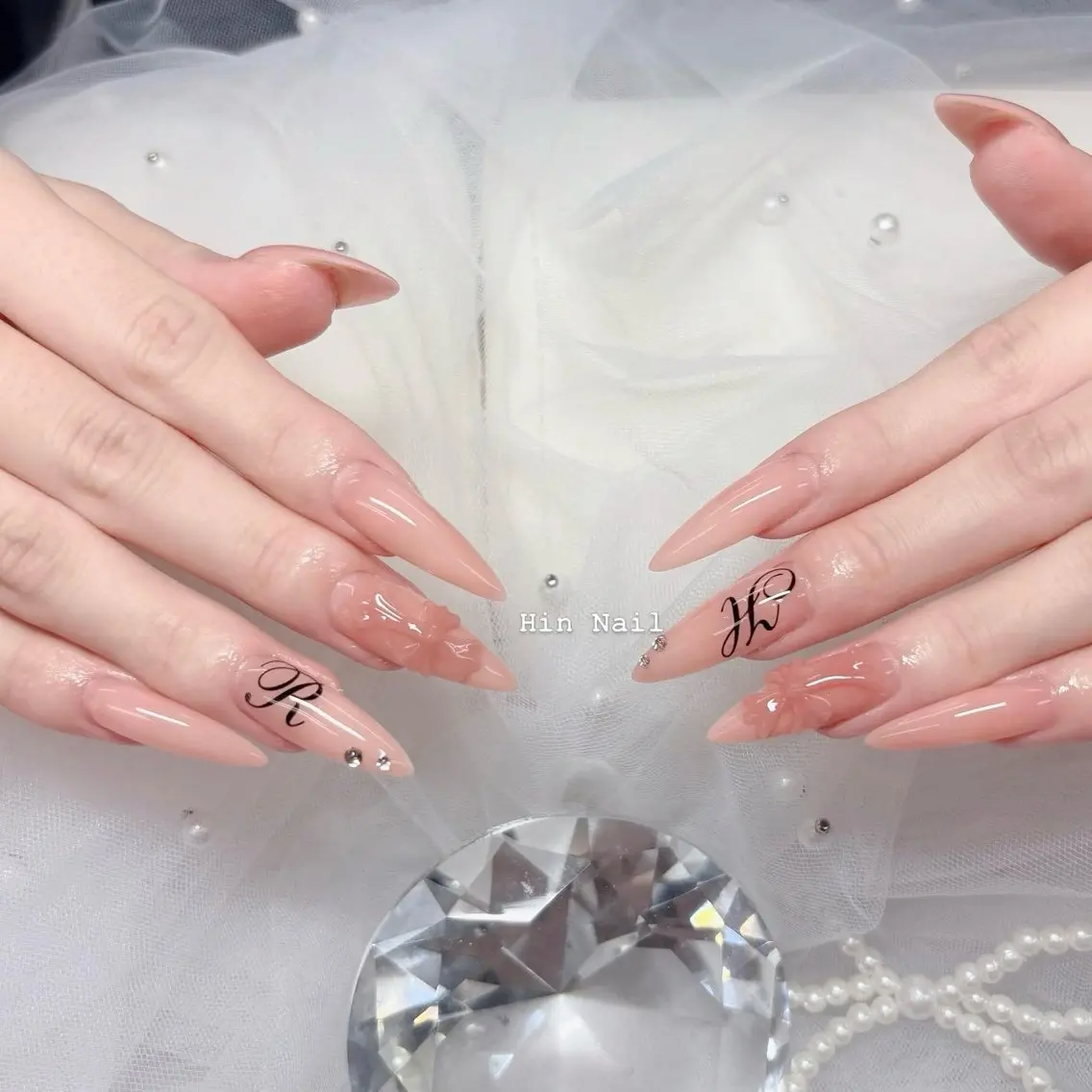 ネイル チークネイル ドット フットネイル フレンチネイル グラデーション ハンドネイル HIN NAILのネイルデザイン