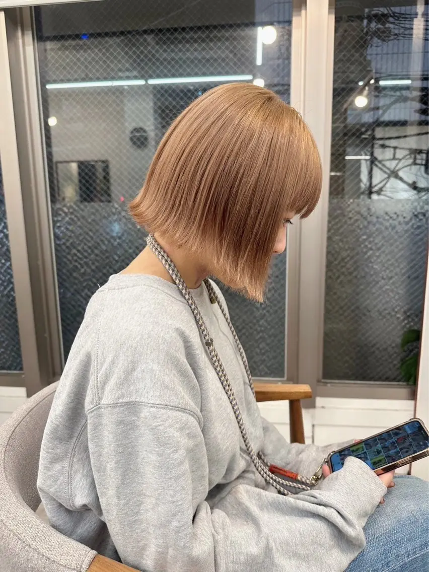 ショート 顔まわりレイヤー 透明感カラー🩵🩵のヘアスタイル