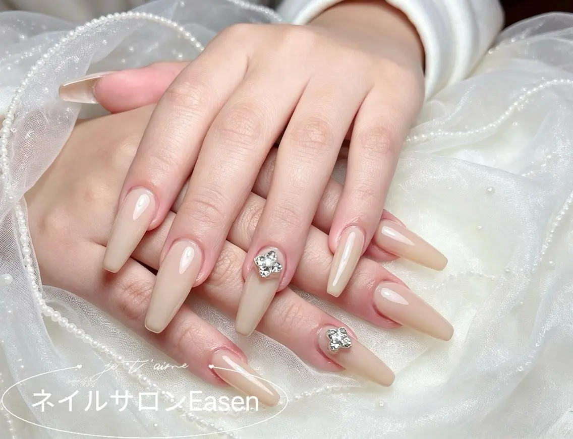 ネイル Easenネイル （長さ出し専門)のネイルデザイン