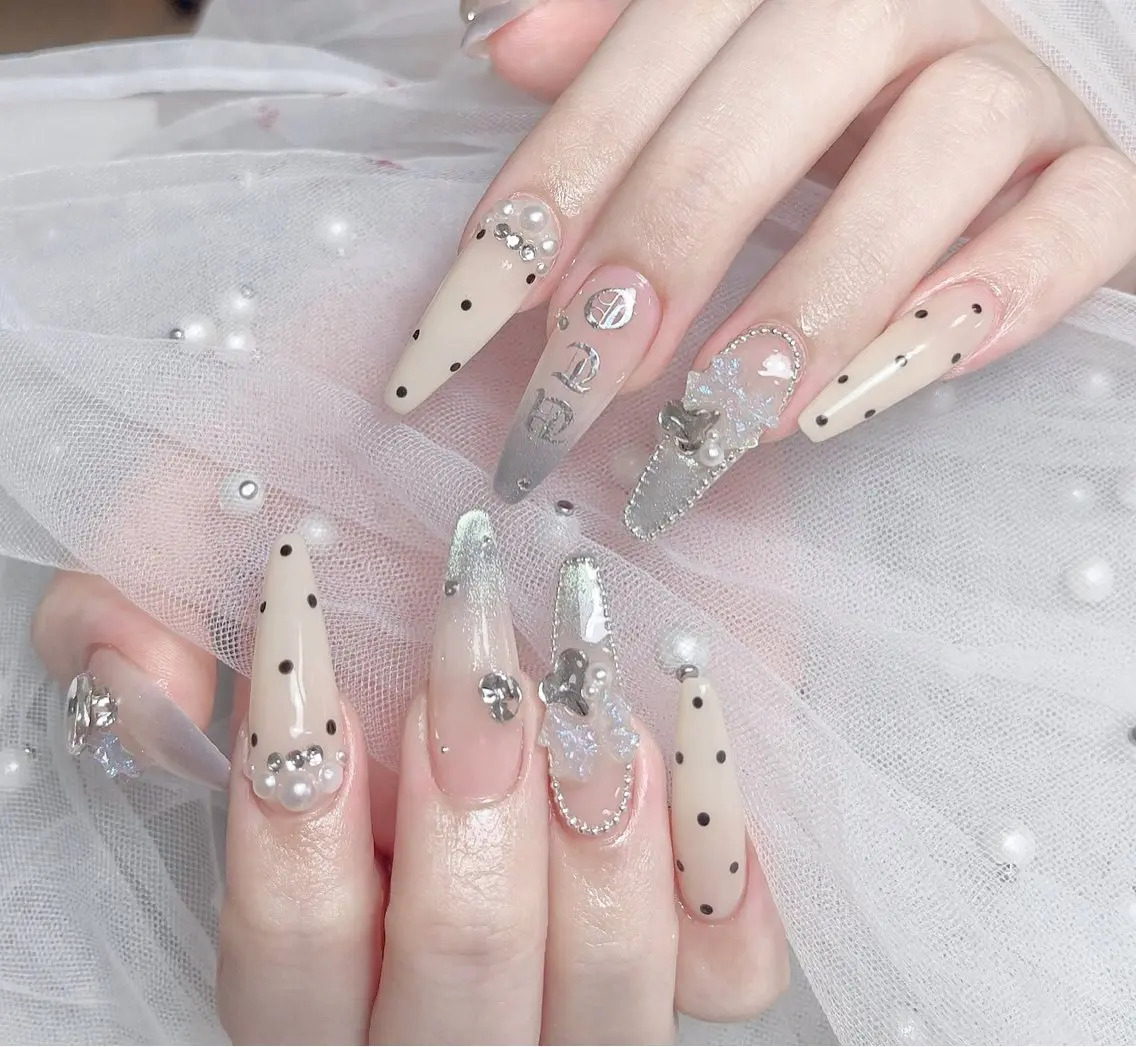 ネイル ハンドネイル 𝐲𝐮𝐦𝐢🎀 長さ出しデザイン専門のネイルデザイン