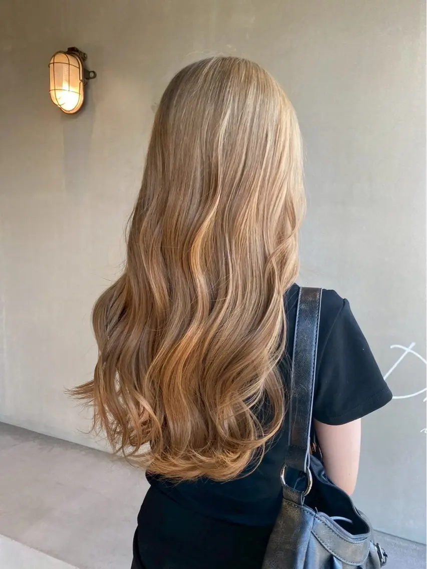 ロング カラー ベージュカラー ハイトーンカラー ハイトーンベージュ カット ヘアカラー 🌸艶カラー/似合わ せカット/サクラ🌸のヘアスタイル