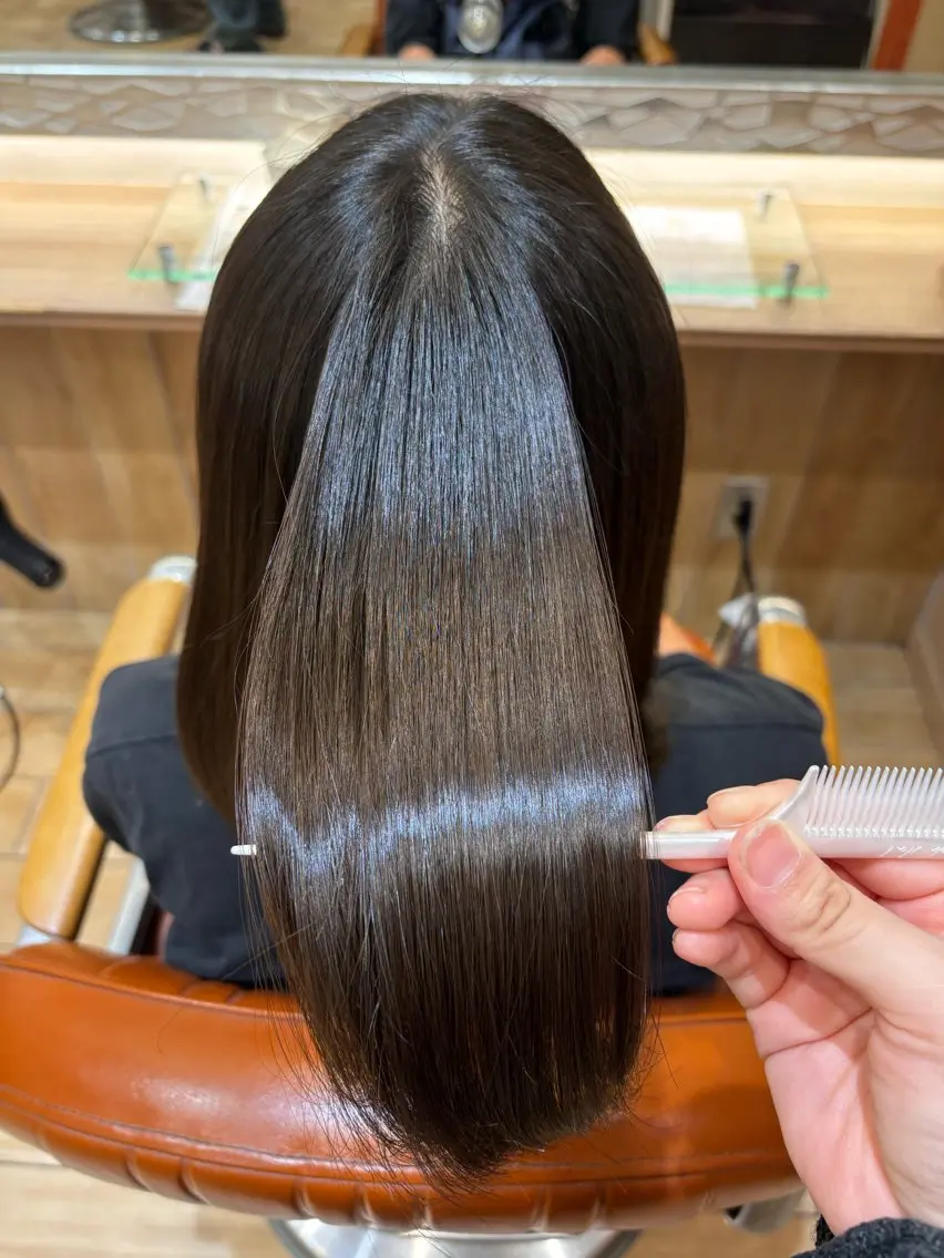 セミロング 縮毛矯正 平久保 唯那のヘアスタイル