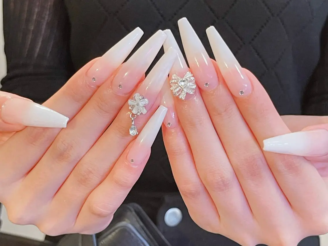 ネイル オーロラネイル 長さ出し フットネイル フレンチネイル ジェルネイル ハンドネイル Belle Nail Salonのネイルデザイン