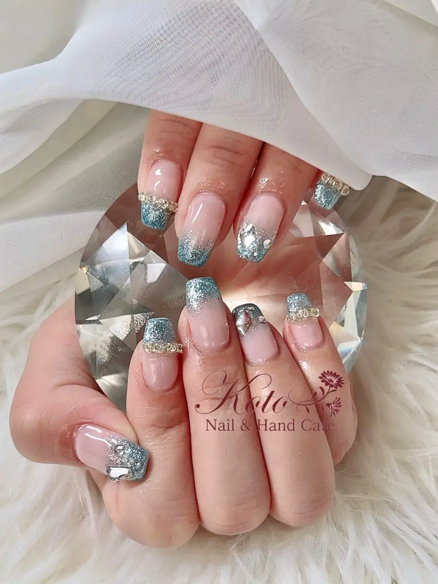 ネイル 長さ出し ジェルネイル キラキラネイル 持ち込み ニュアンスネイル ハンドネイル Nail Salon KOTOのネイルデザイン