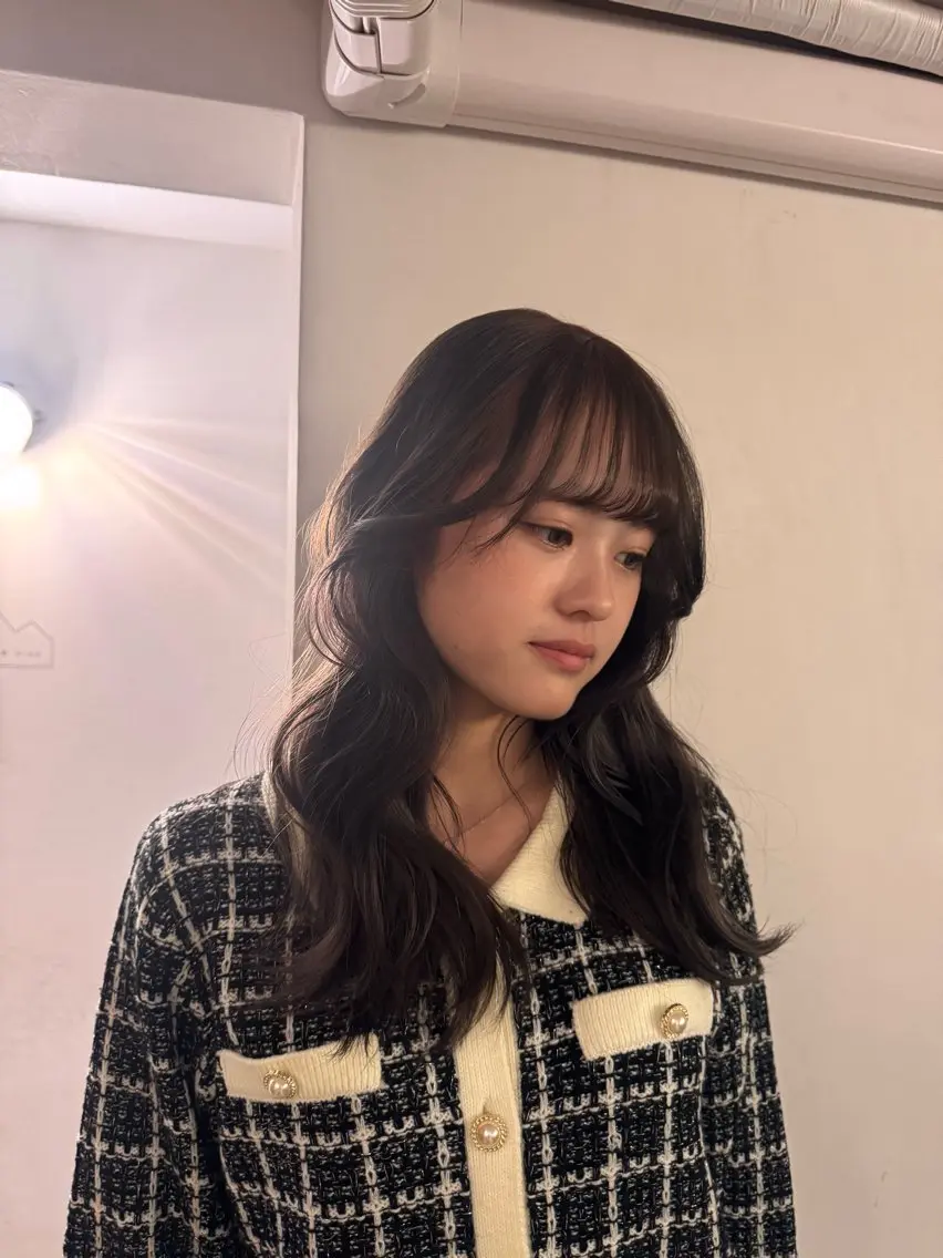 セミロング ヘアカラー 🦢パーマモデル 様募集中🦢AI🫧のヘアスタイル