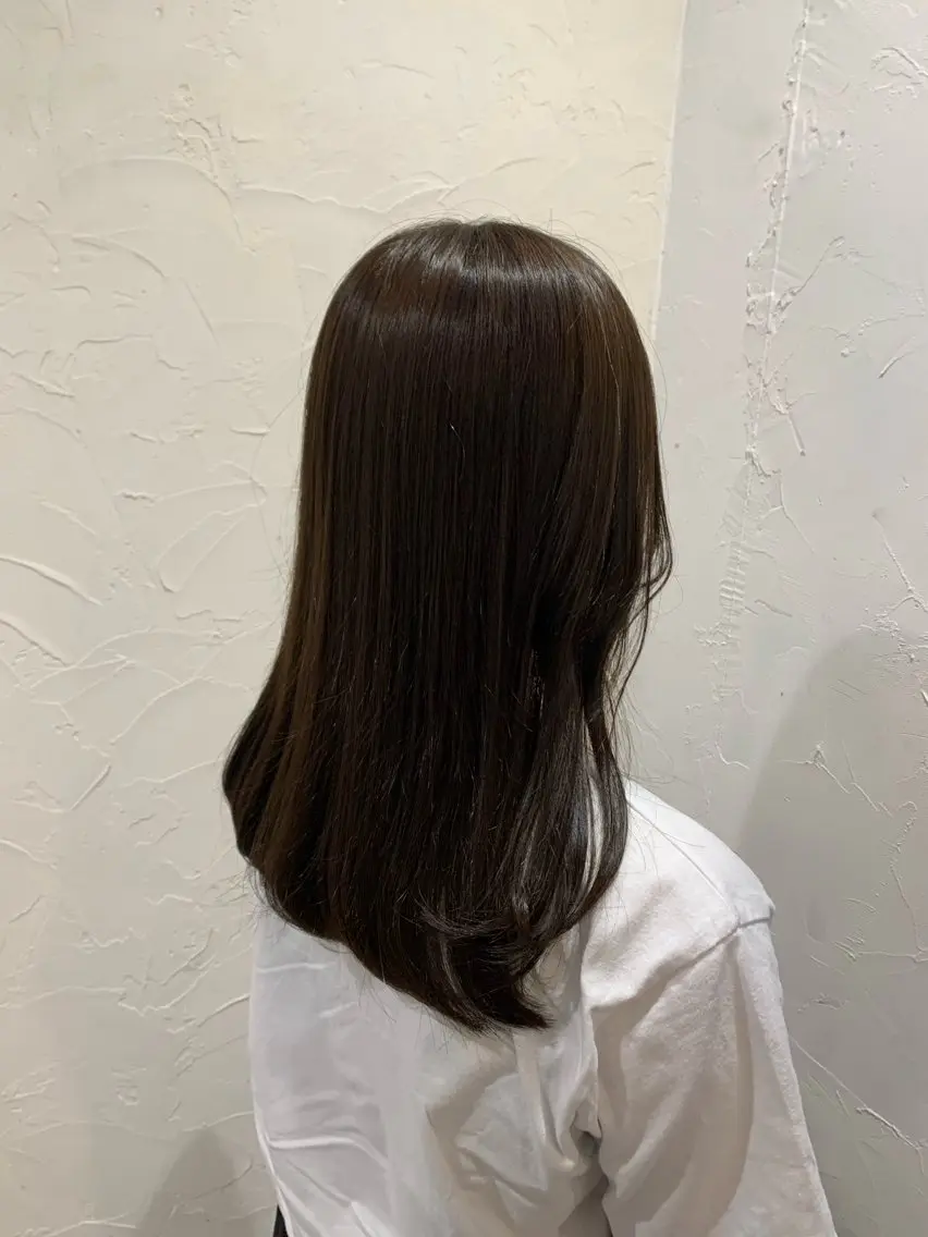 セミロング カラー 顔周りカット レイヤーカット 室谷 ゆりあのヘアスタイル