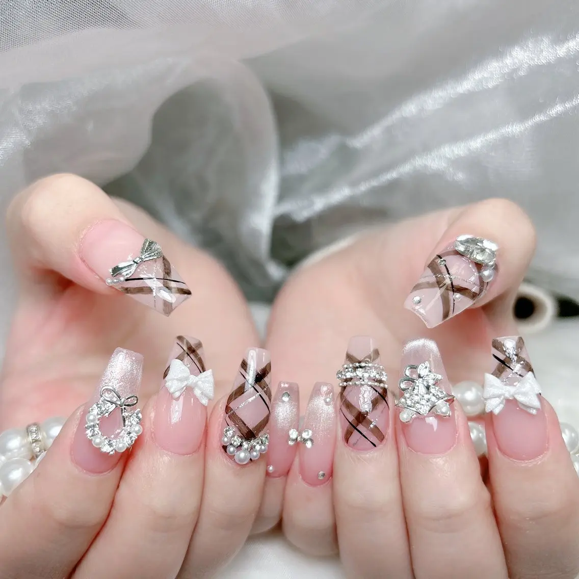 ネイル 成人式 ジェルネイル ロングネイル マグネットネイル ミディアムネイル ハンドネイル MoMoA Nail ネイル長さ出し専門店のネイルデザイン