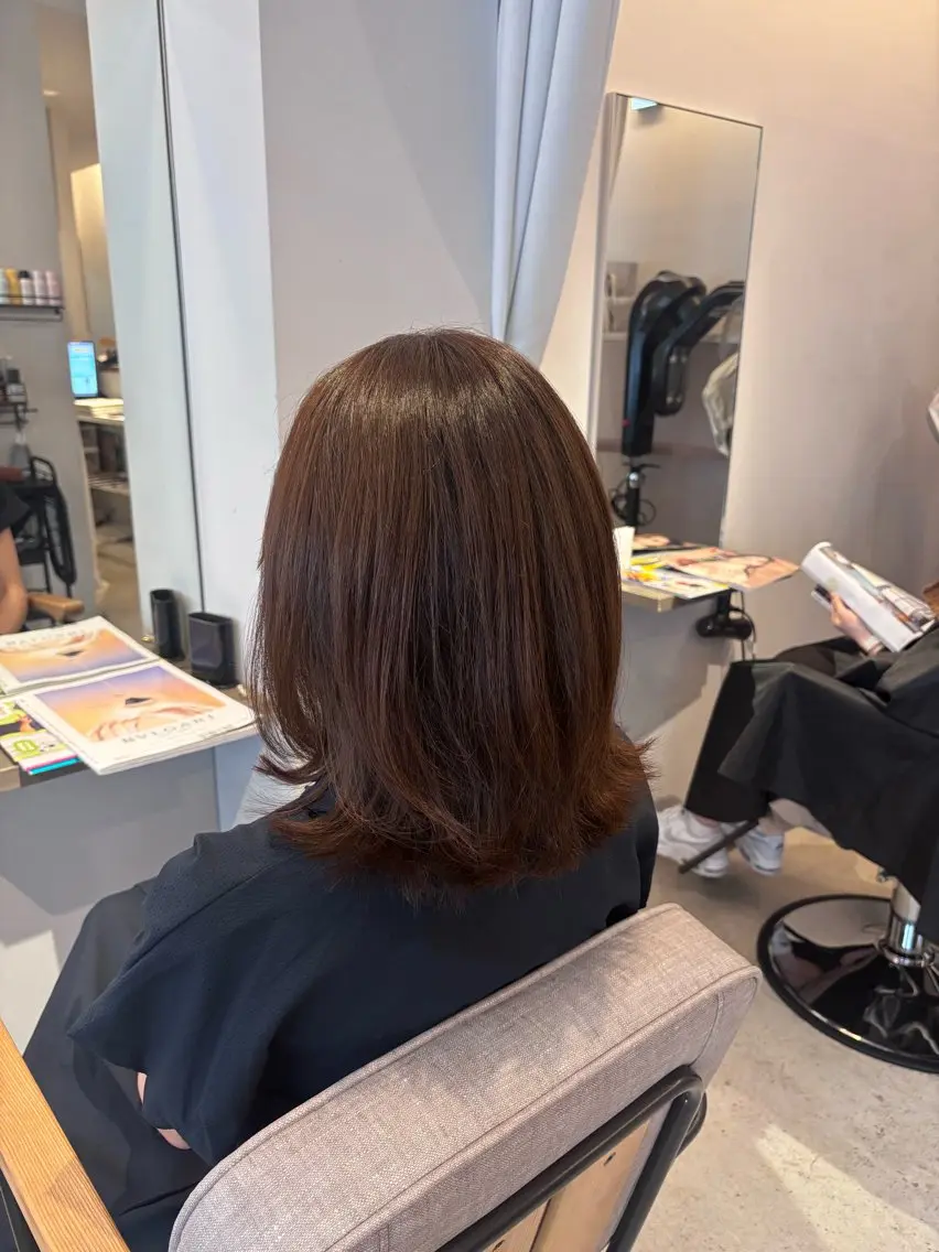 ミディアム カラー 真鍋 月音のヘアスタイル