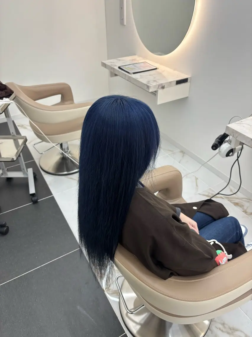 ロング カラー ネイビーカラー しんさか れいとのヘアスタイル