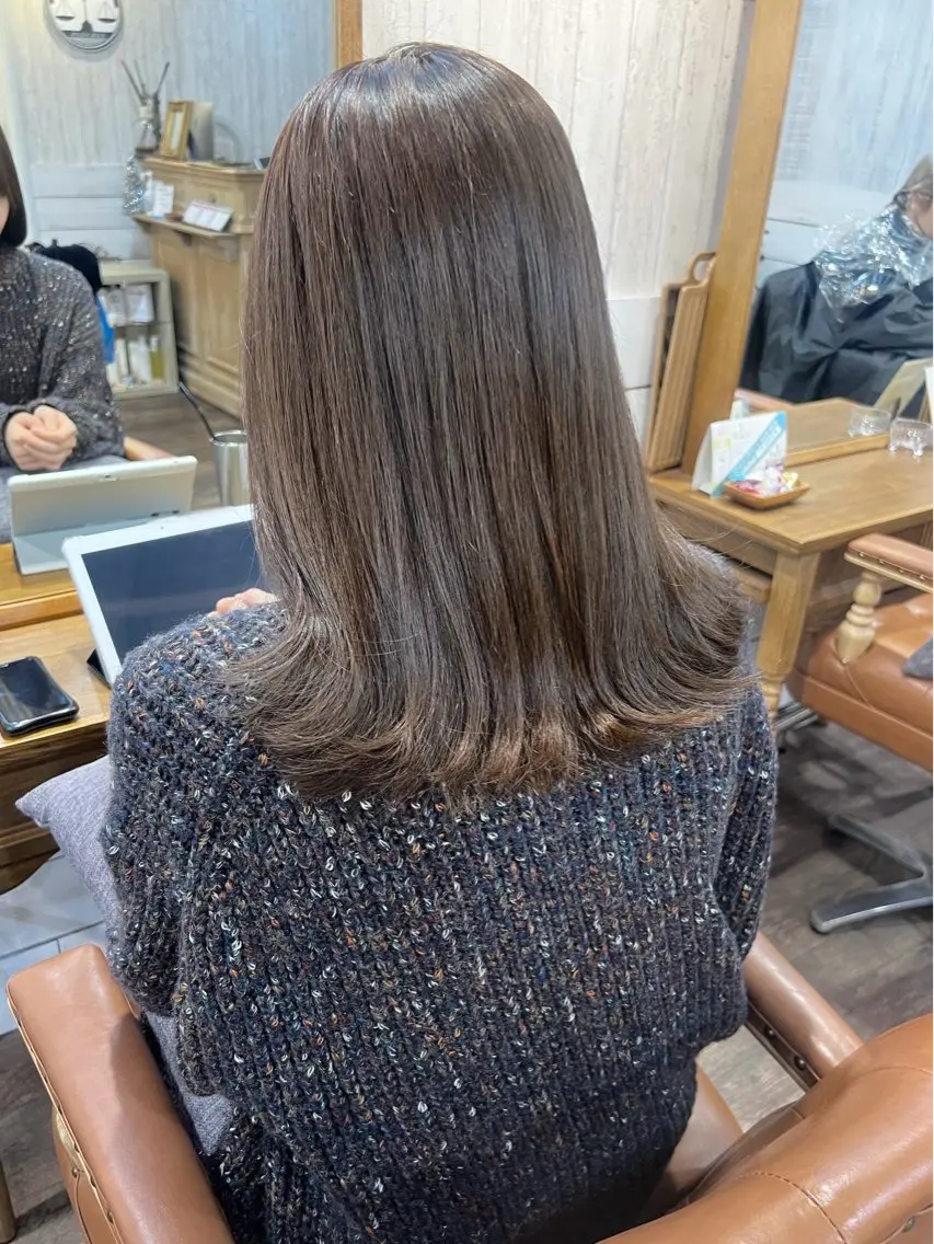 セミロング カラー 切りっぱなしボブ アディクシーカラー アッシュ ベージュカラー ブリーチ ヘアカラー 初めてでも失敗しない 透明感カラー　Miiのヘアスタイル
