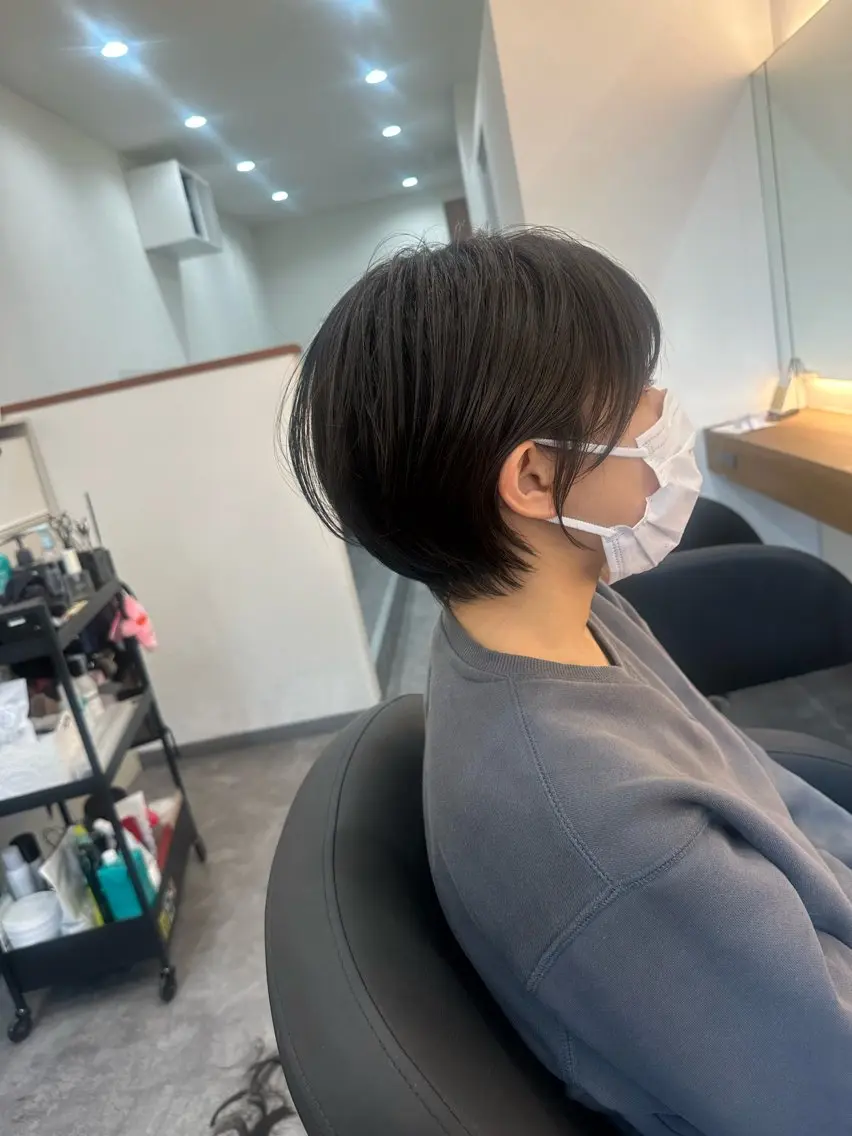 ショート ショートボブ ハンサムショート 韓国風カラー ボブ ハイライト ミルクティーベージュ 近鉄奈良駅 向田のヘアスタイル