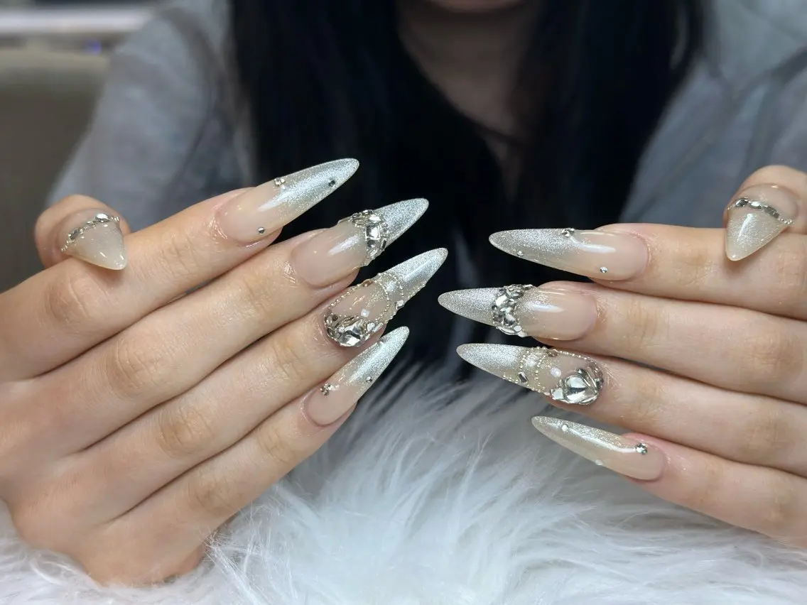 ネイル チークネイル ドット フレンチネイル グラデーション 韓国ネイル ハンドネイル Lisa Nail Salonのネイルデザイン
