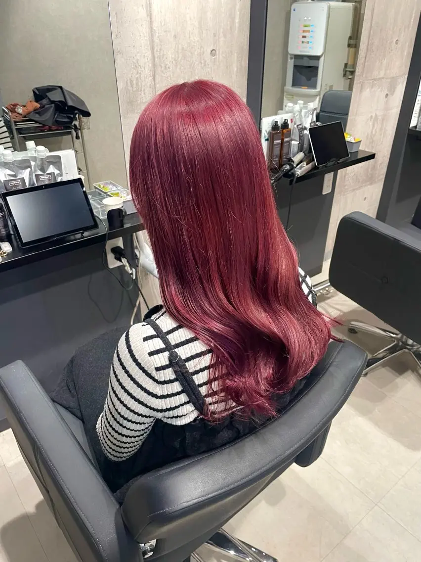 ロング カット ヘアカラー _WHITE 佐伯 碧のヘアスタイル
