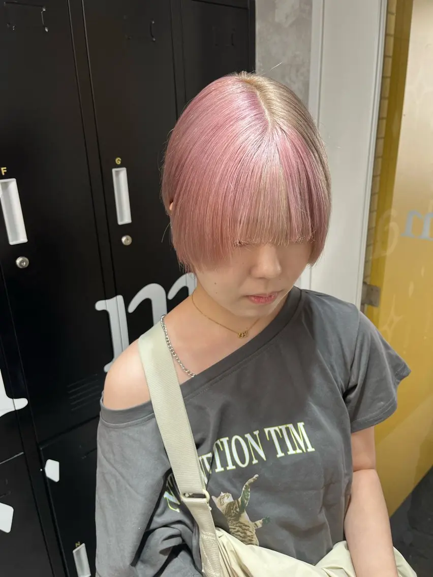 ショート カラー アッシュ アッシュグレー ベージュカラー ブリーチ ブロンド 【きらめき屋さん🎀 ハイトーン大和🎀】のヘアスタイル