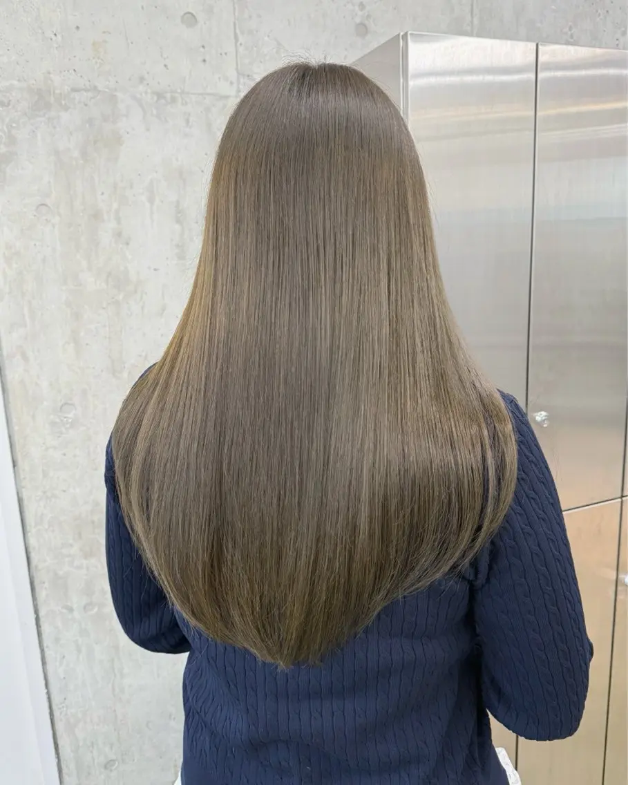 ロング カラー グレージュ オリーブグレージュ オリーブグレー カット ヘアカラー トリートメント 高橋大樹/グレー ジュ/ブリーチなしのヘアスタイル