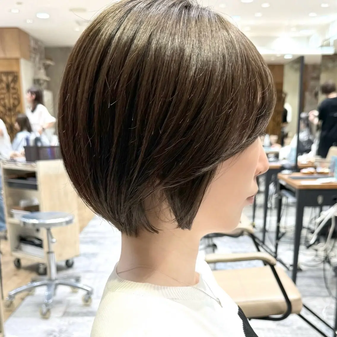 ショート カラー カット ヘアカラー トリートメント 💍新宿ショート 💍岩田莉奈のヘアスタイル