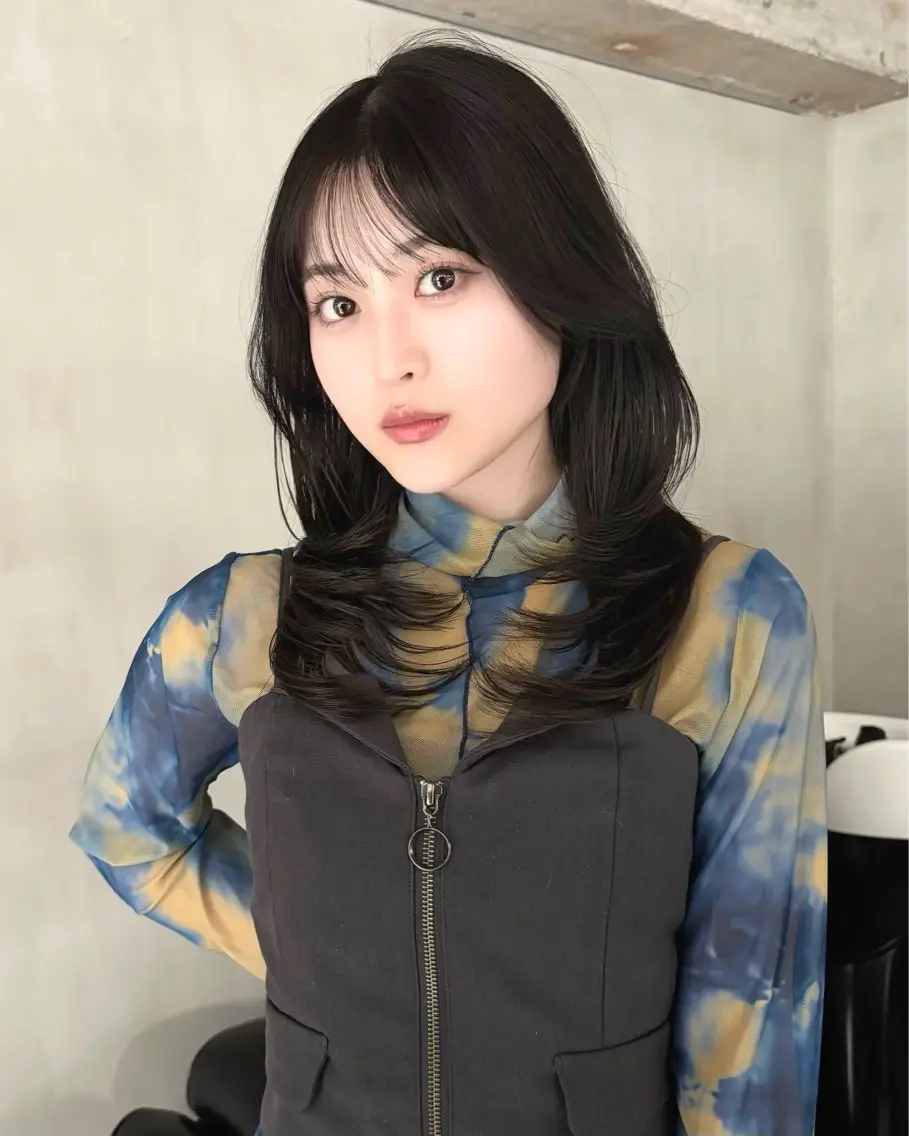 ミディアム レイヤーカット カット ヘアカラー トリートメント 表参道レイヤーカット 髪質改善山岸季生のヘアスタイル