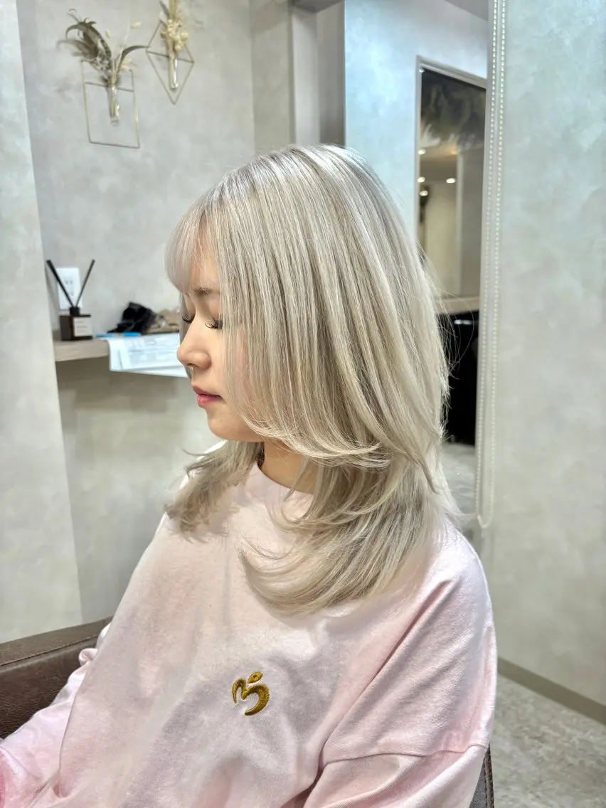 セミロング カラー ブリーチ ハイトーンカラー レイヤーカット バレイヤージュ/ 小泉じょうのヘアスタイル