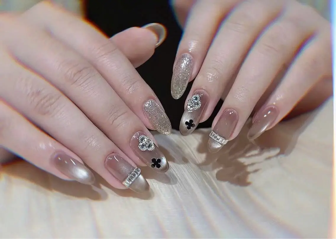 ネイル ハンドネイル moon nailsのネイルデザイン