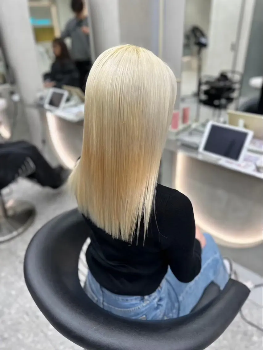 カラー 透明感カラー ヘアカラー トリートメント ヘッドスパ Rio / 艶カラー/ハイトーンのヘアスタイル
