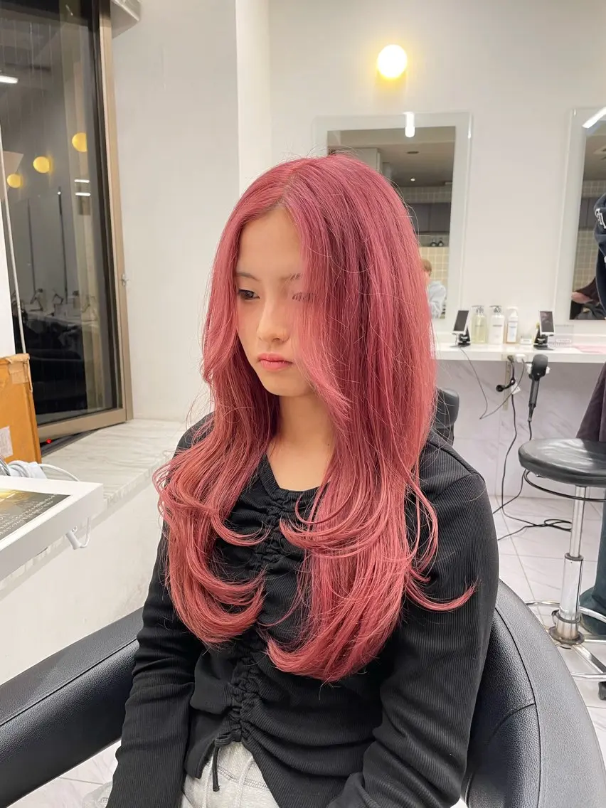 ロング カラー ベージュカラー ブリーチ 透明感カラー ダブルカラー ピンクカラー カット ヘアカラー 透明感🤍レイヤー ベージュ🤍ピンクのヘアスタイル