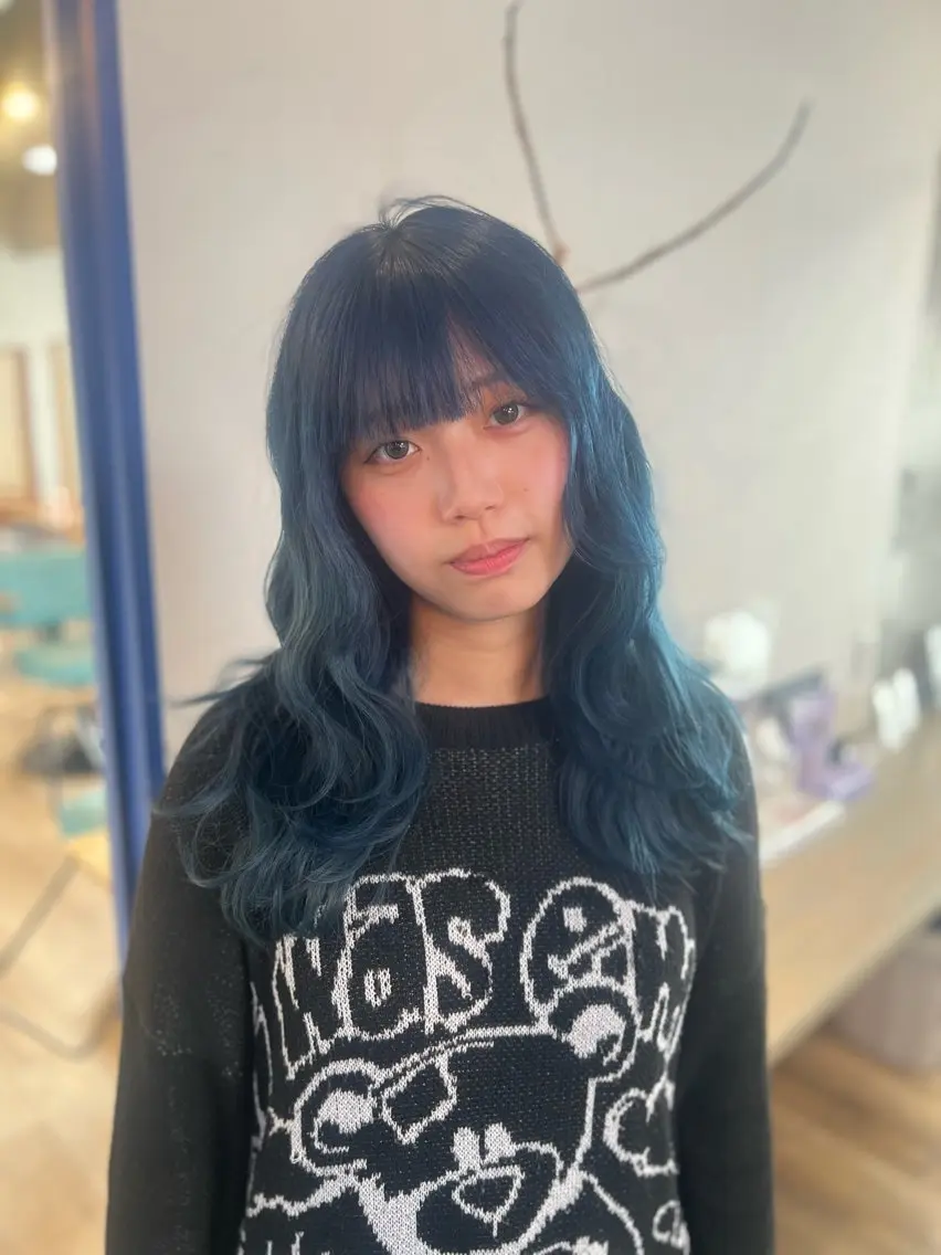 セミロング カラー ブルーカラー ダブルカラー ハイトーンカラー レイヤーカット カット ヘアカラー トリートメント Liere Muuのヘアスタイル