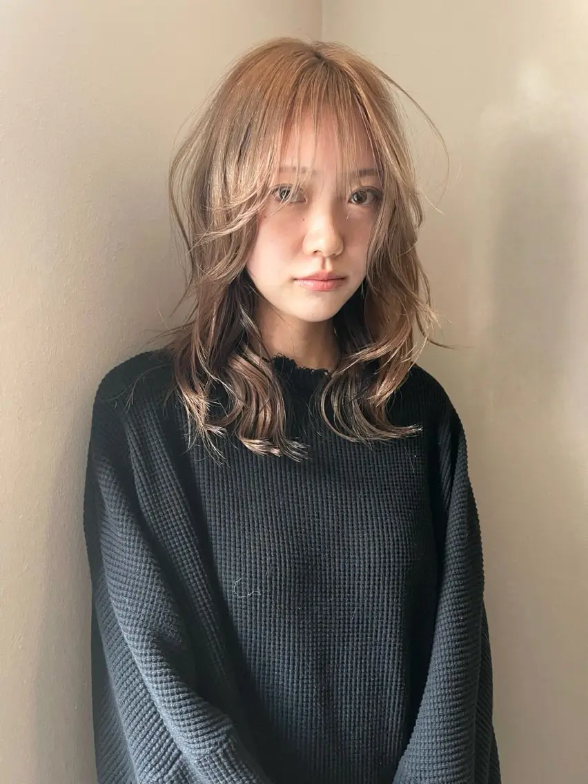 ロング カラー レイヤーカット カット ヘアカラー トリートメント ヘアセット 安部佑哉/ハイトーン /レイヤー/ブリーチのヘアスタイル